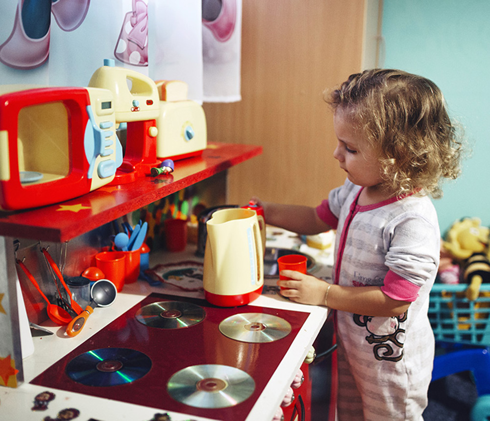 What Are the Benefits of Toy Kitchens For Children?